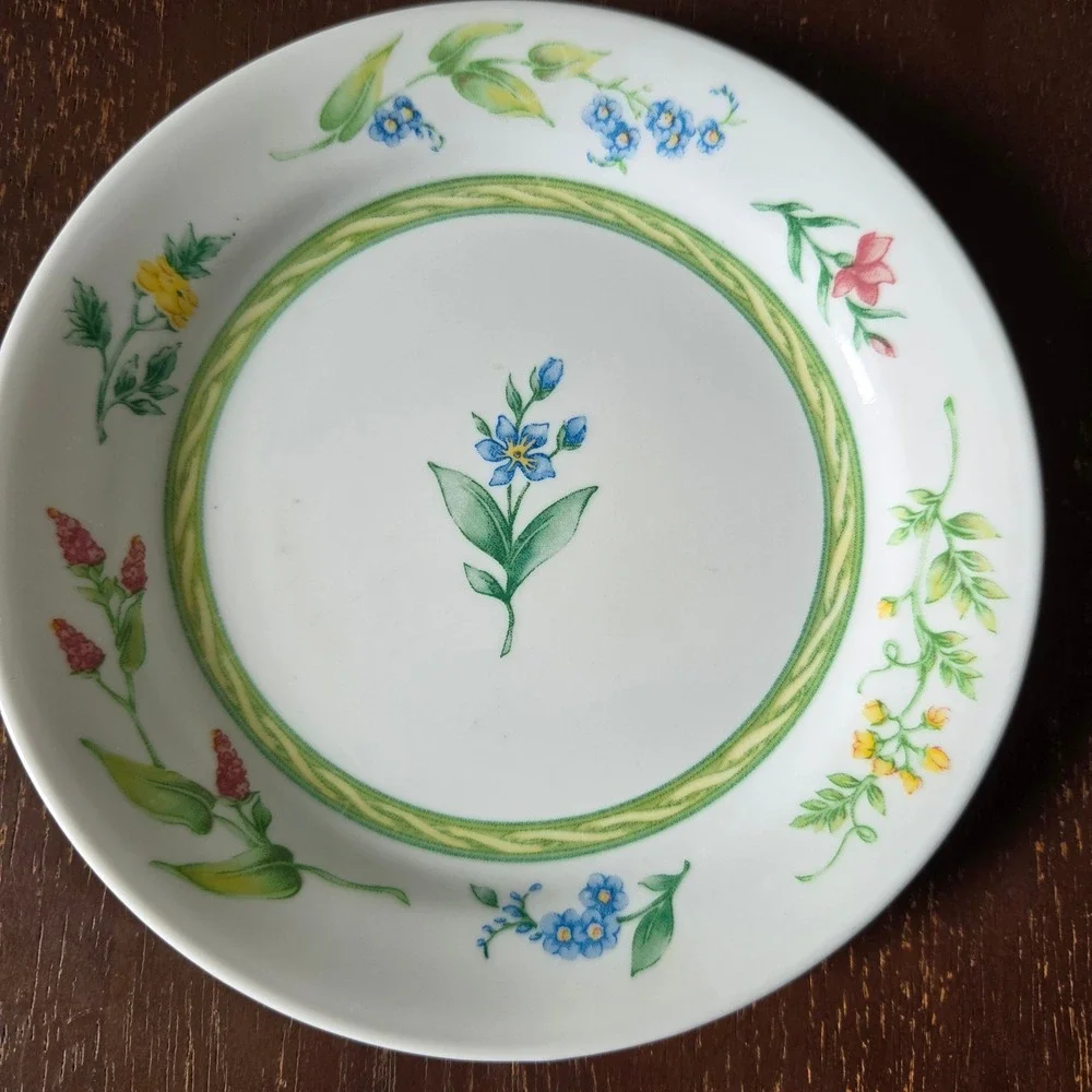 Corelle English Breakfast Bread and Butter Plate Floral Forget Me Not 6.75 in x4